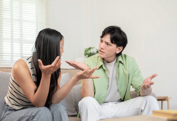 Posesif pada orang terdekat (freepik.com/thanyakij-12)