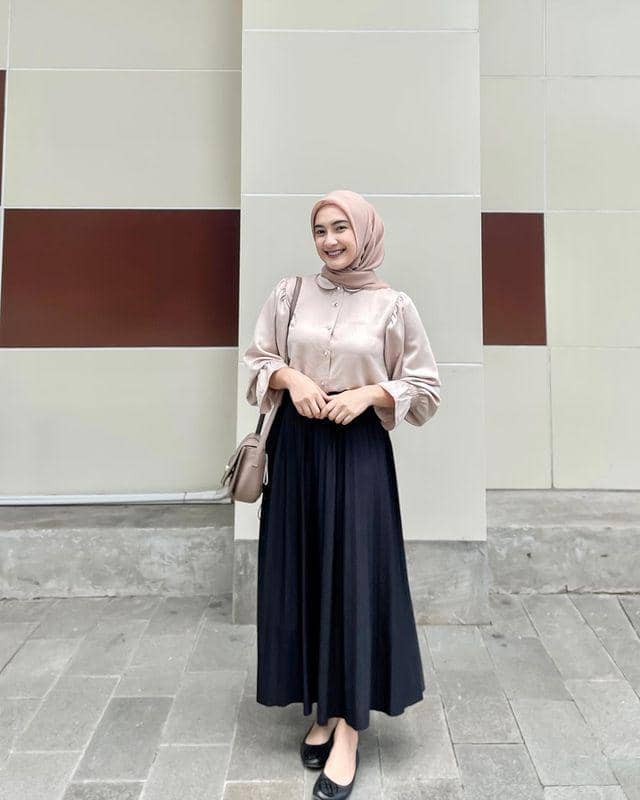 rok plisket hitam