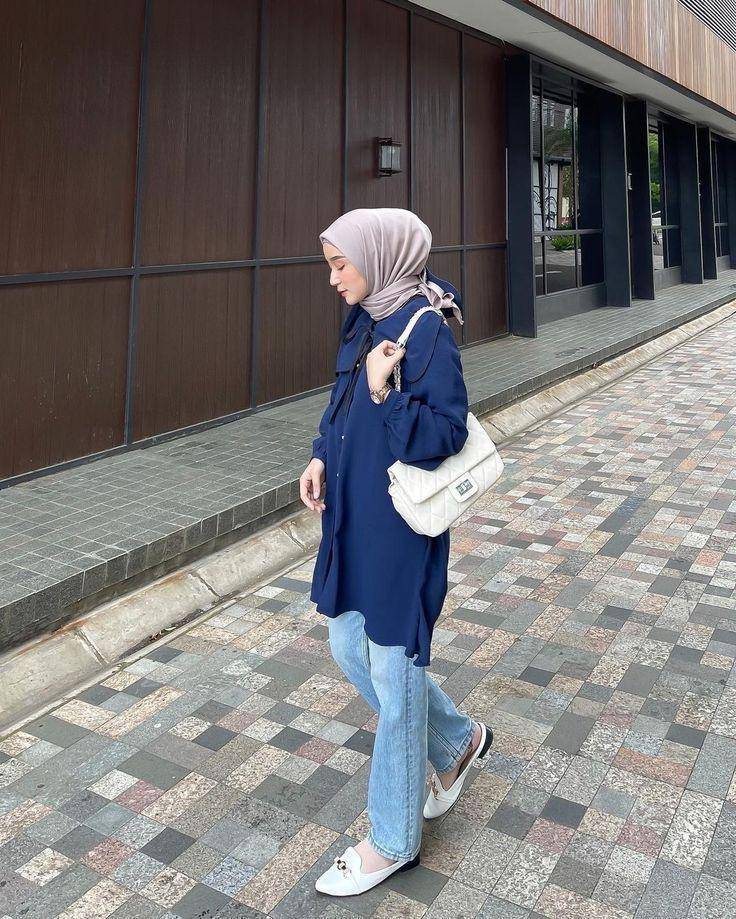 baju navy cocok dengan jilbab warna apa