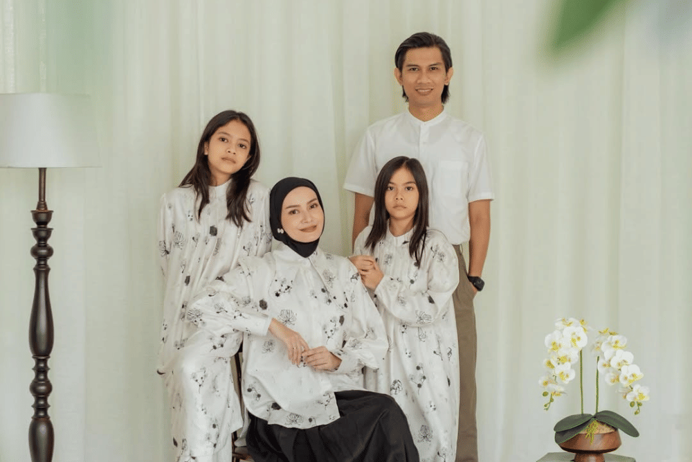 Dhatu Rembulan dan keluarga