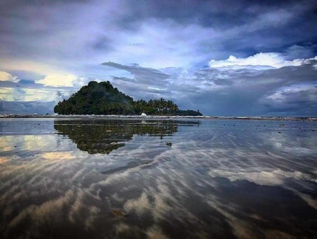 wisata pantai air manis