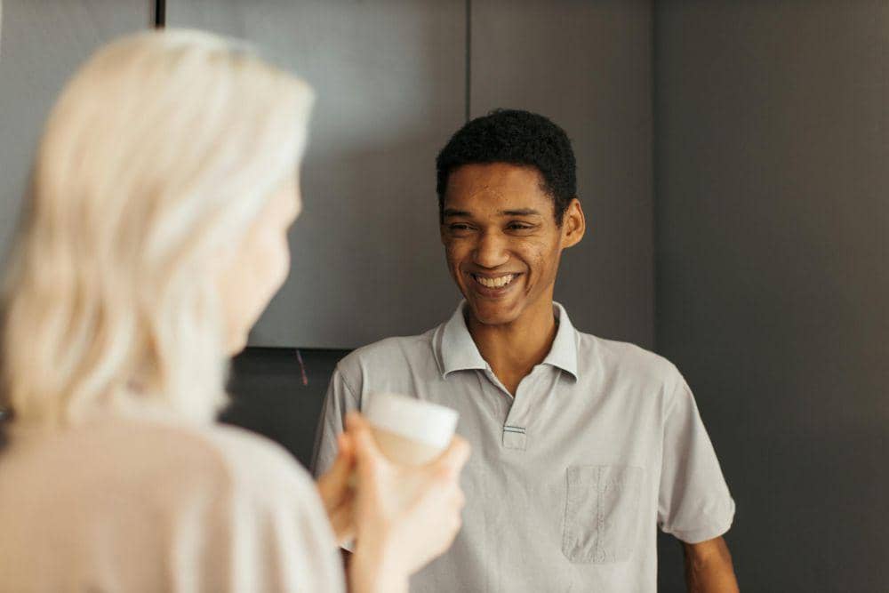 ilustrasi mengobrol (pexels.com/Anastasia Shuraeva)