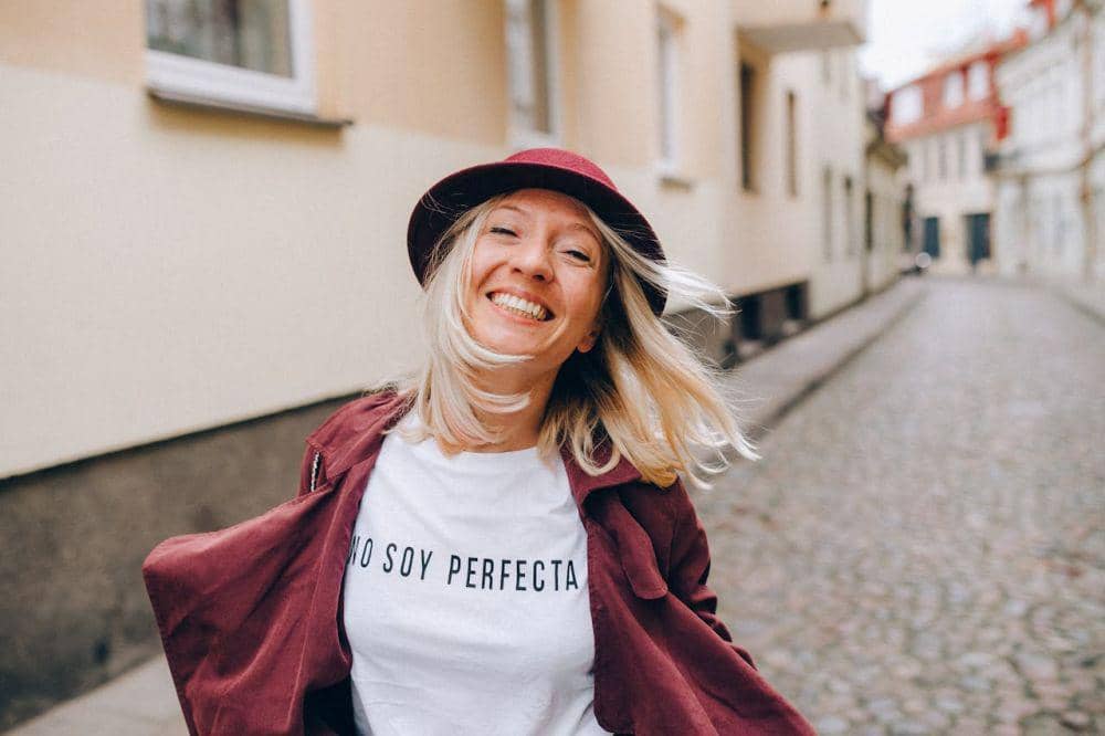 ilustrasi orang tampak ceria (pexels.com/Nataliya Vaitkevich)