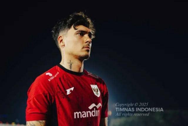 Potret Shayne Pattynama latihan bersama Timnas Indonesia. (kitagaruda.id).