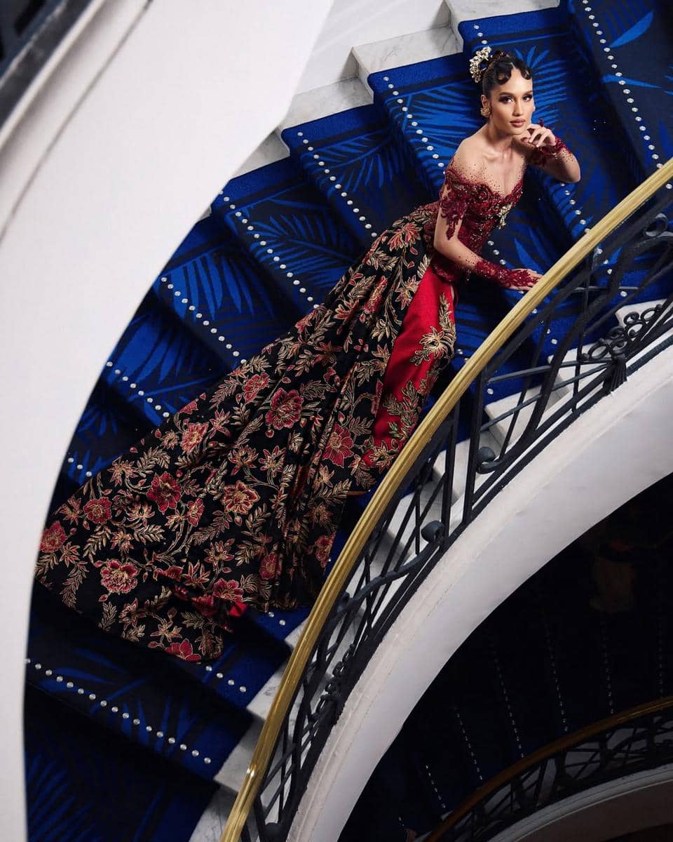 Moments before the glamour of the @festivaldecannes red carpet unfolds. A beautiful start to the evening.   @lorealparis #lorealpariscannesid #walkyourworth #worthit•••Photographer- @stepanfilenkoMakeup- @bubahalfianHairstylist- @benm.jpg