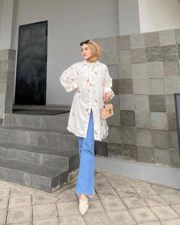 bawahan yang cocok dengan tunik putih