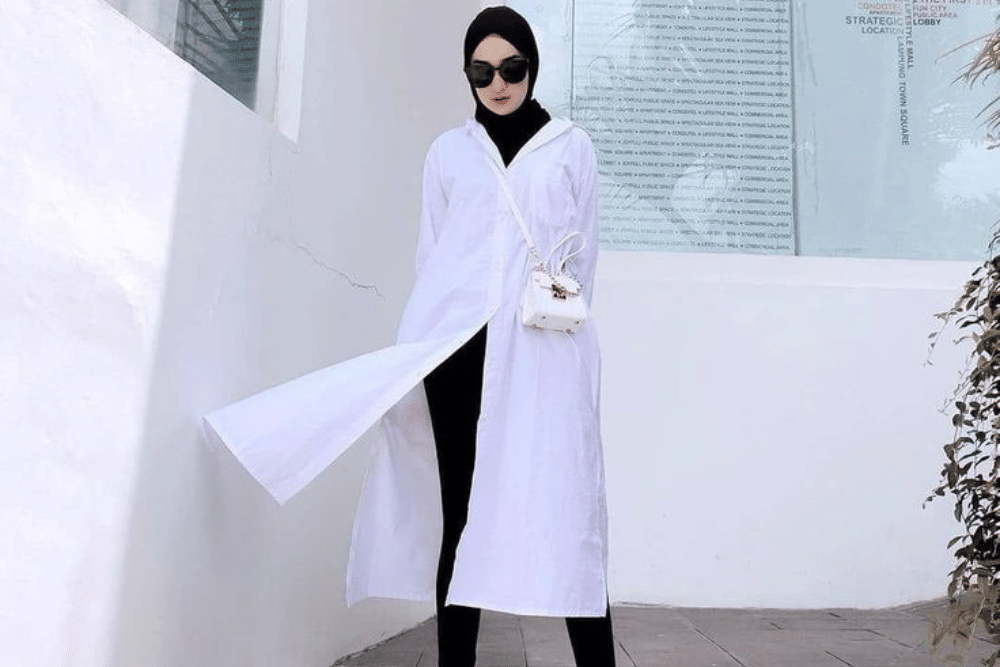 bawahan yang cocok dengan tunik putih