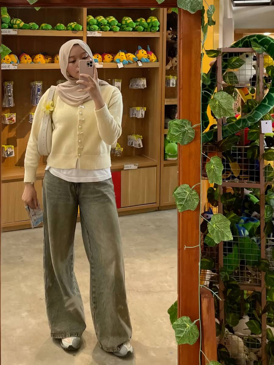 Baggy Jeans dan Cardigan