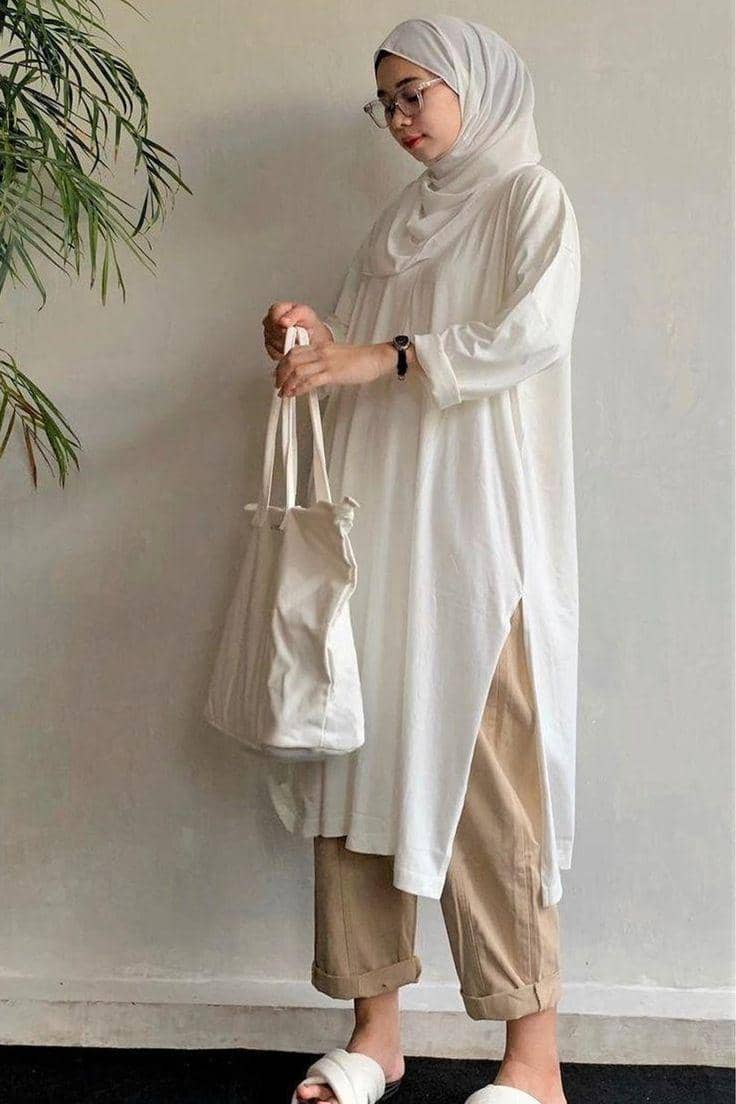bawahan yang cocok dengan tunik putih