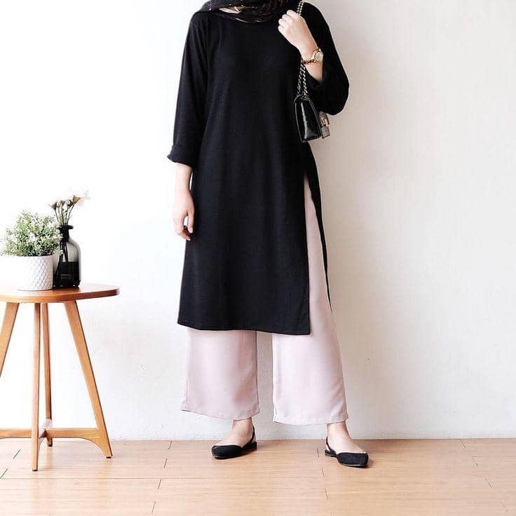 bawahan yang cocok dengan tunik hitam