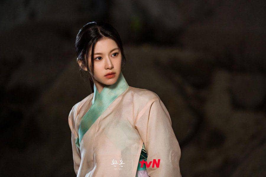 Go Younjung dalam drama Alchemy of Souls : Light and Shadow (