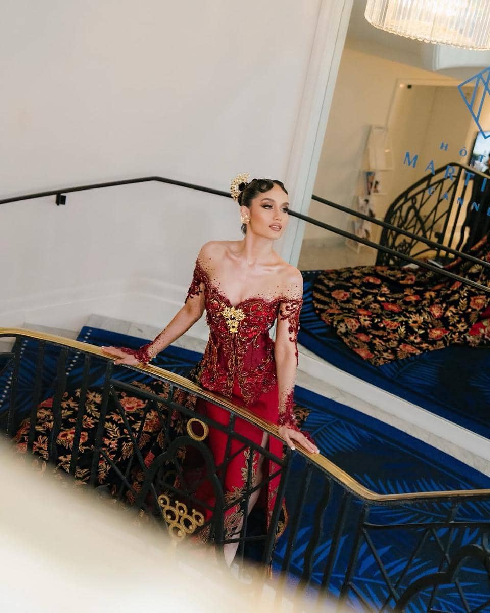 @claurakiehl  #cannesfilmfestival #lorealpariscannesid #walkyourworth #worthit•••Makeup- @bubahalfianHairstylist. @benmignotDress- @intanavantie.inavStylist- @yoland_handokoJewelry- @tuloladesignsShoes- @thangs.jpg