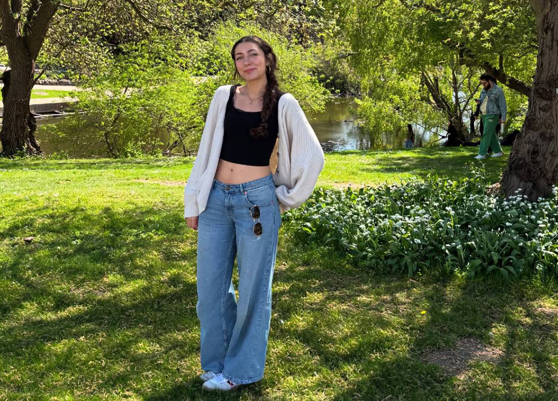 10 Inspirasi OOTD Baggy Jeans Wanita untuk Berbagai Acara