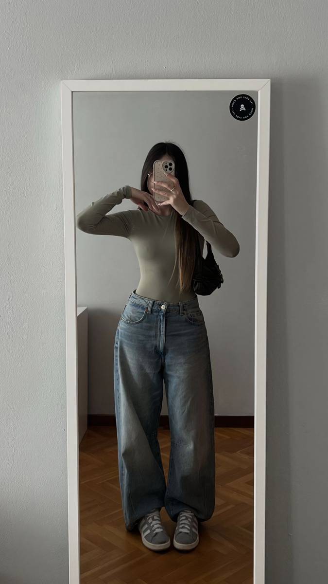 Baggy Jeans dan Bodycon Suit