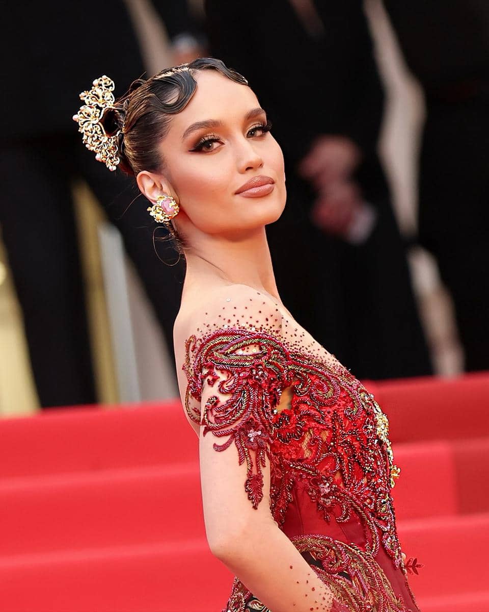 Another red carpet I’ll never forget with @lorealparis at the iconic Cannes Film Festival. This time, I had the honor of wearing a kebaya. A piece of my heritage, reimagined for the global stage.So grateful (1).jpg