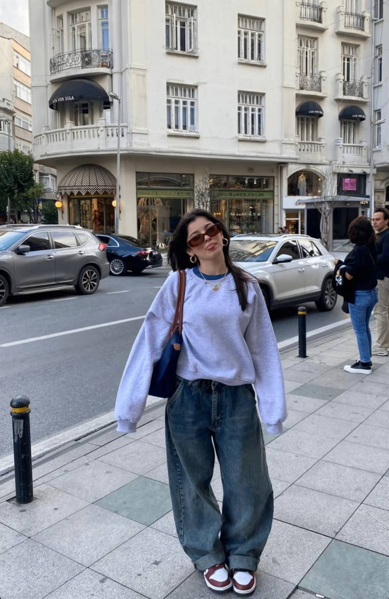 Baggy Jeans dan Sweater