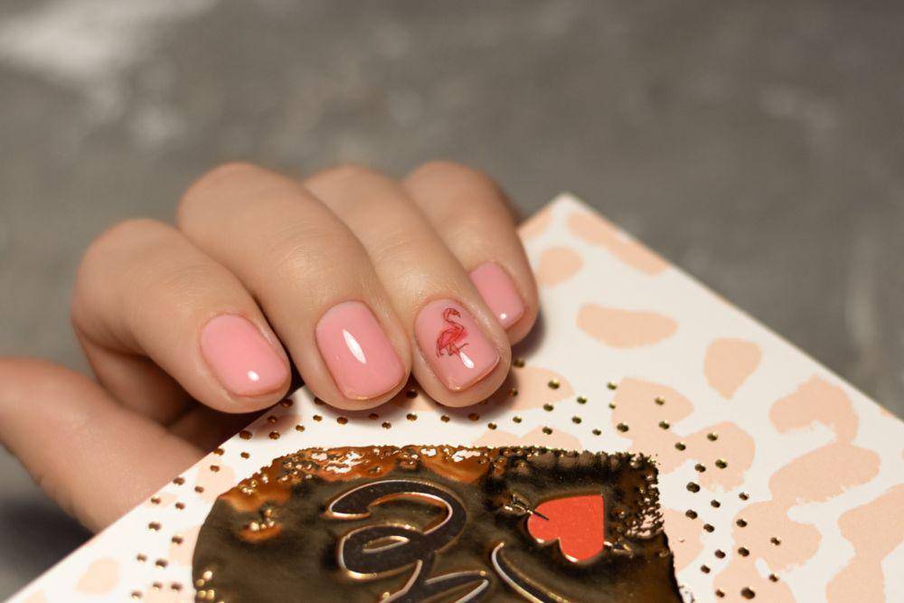 7 Inspirasi Nail Art Baby Pink yang Manis dan Elegan, Mana Favoritmu?