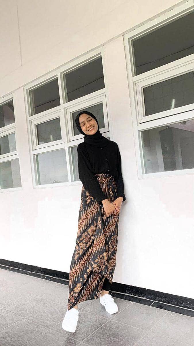 rok plisket kebaya