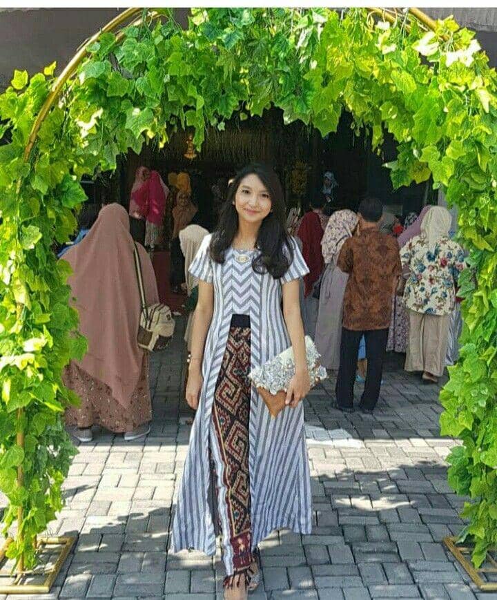 rok plisket kebaya