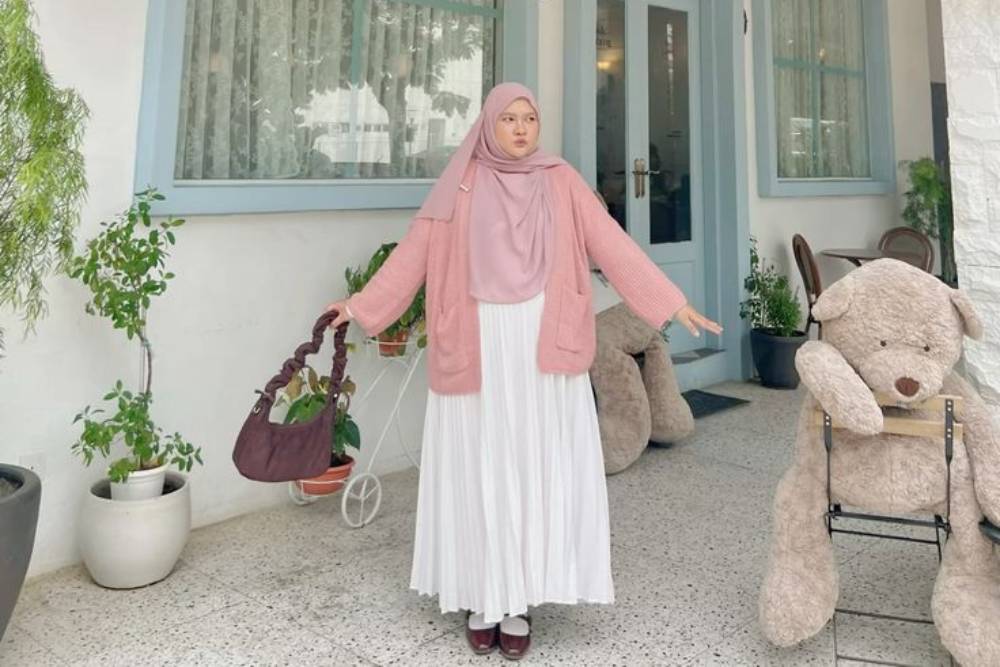 10 OOTD Hijab Untuk Wanita Bertubuh Berisi Pendek, Makin Percaya Diri
