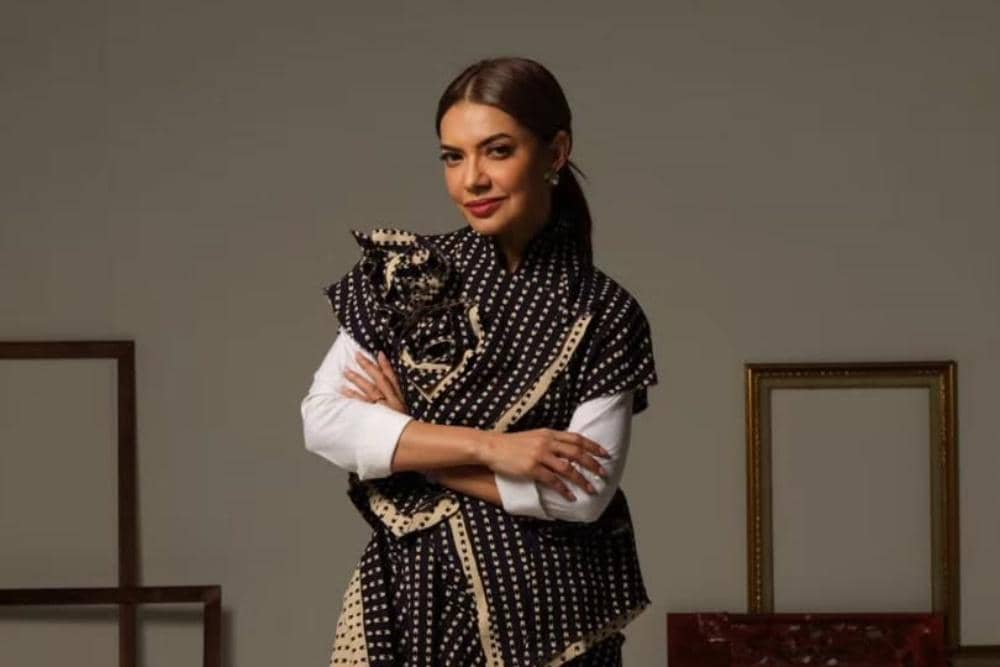 #MingguPuisi untuk Kartini dalam diri kita sendiri.'Aku berjalan meniti windumemunguti luka para saudarakuluka abadi dari era waktuyang membusuk oleh racunberhembus dari mulut manusia hilang cintamozaik luk.jpg