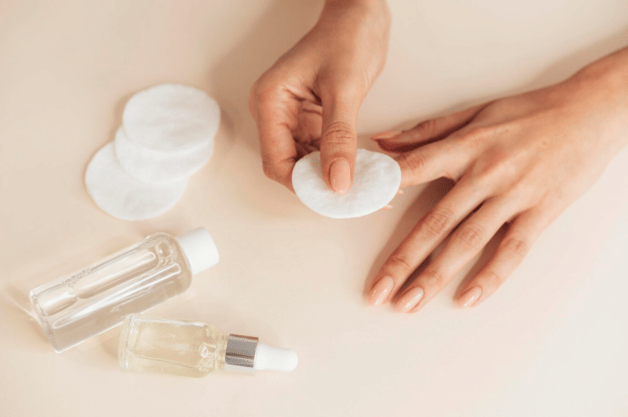 nail polish remover (freepik.com/freepik)
