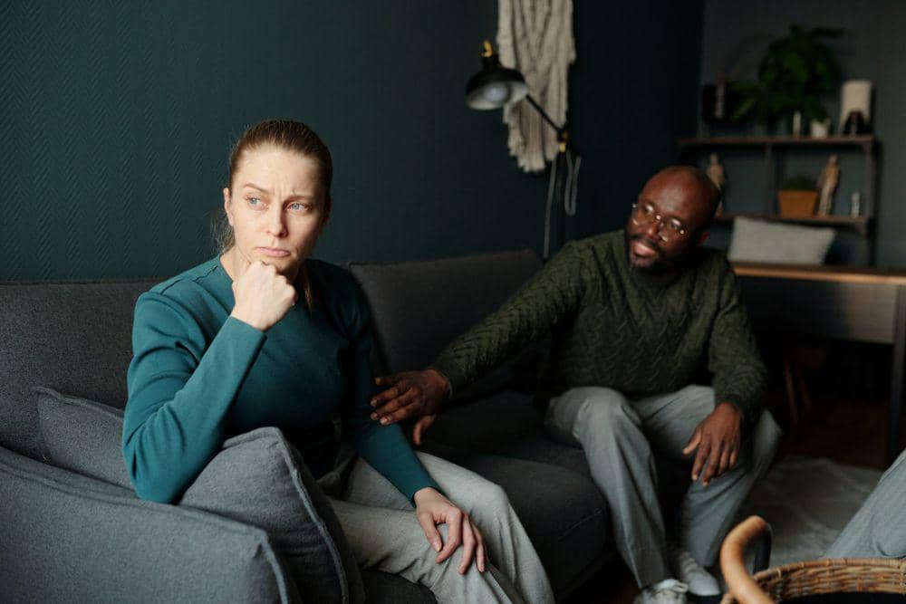 Ilustrasi pasangan yang sedang marah (unsplash.com/clique images)