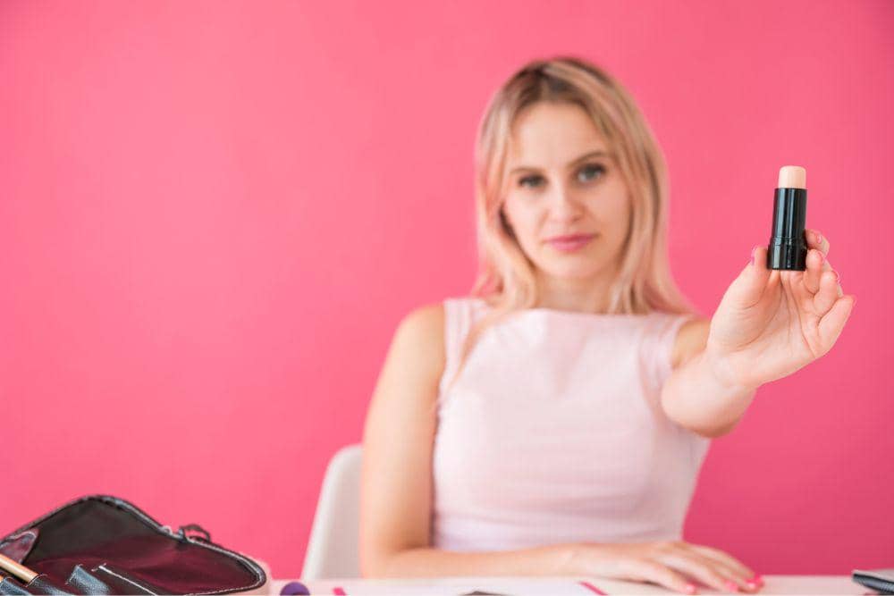 ilustrasi blush on stick