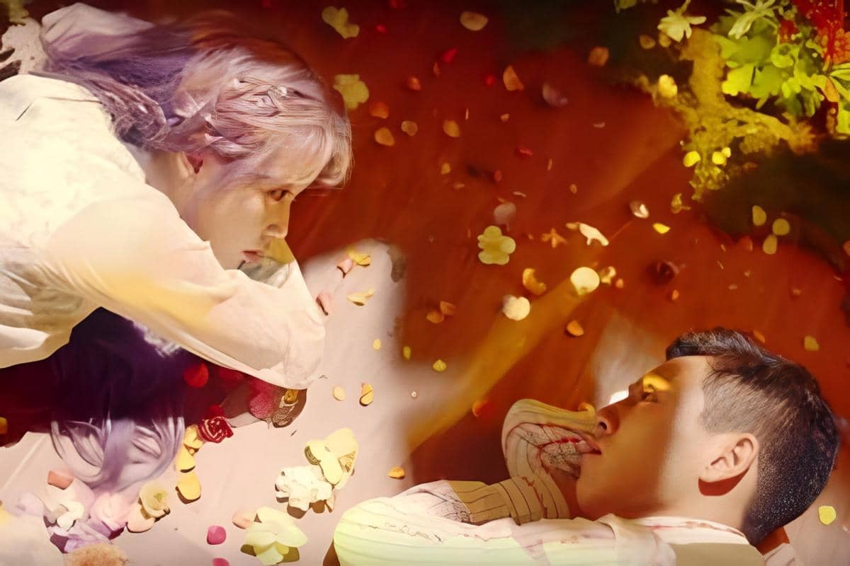 iu-above-the-time-mv_400 (1).jpg