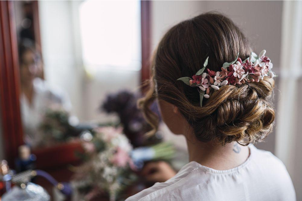 5 Ide Hairdo Bridesmaid Rambut Pendek yang Simpel tapi Elegan