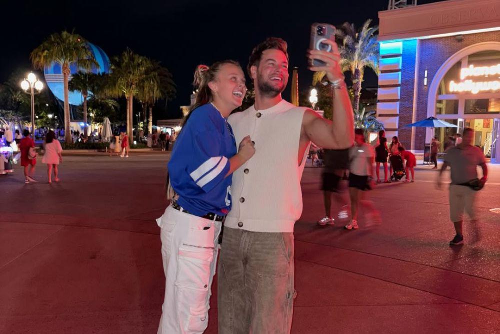 Jojo Siwa dan Chris Hughes