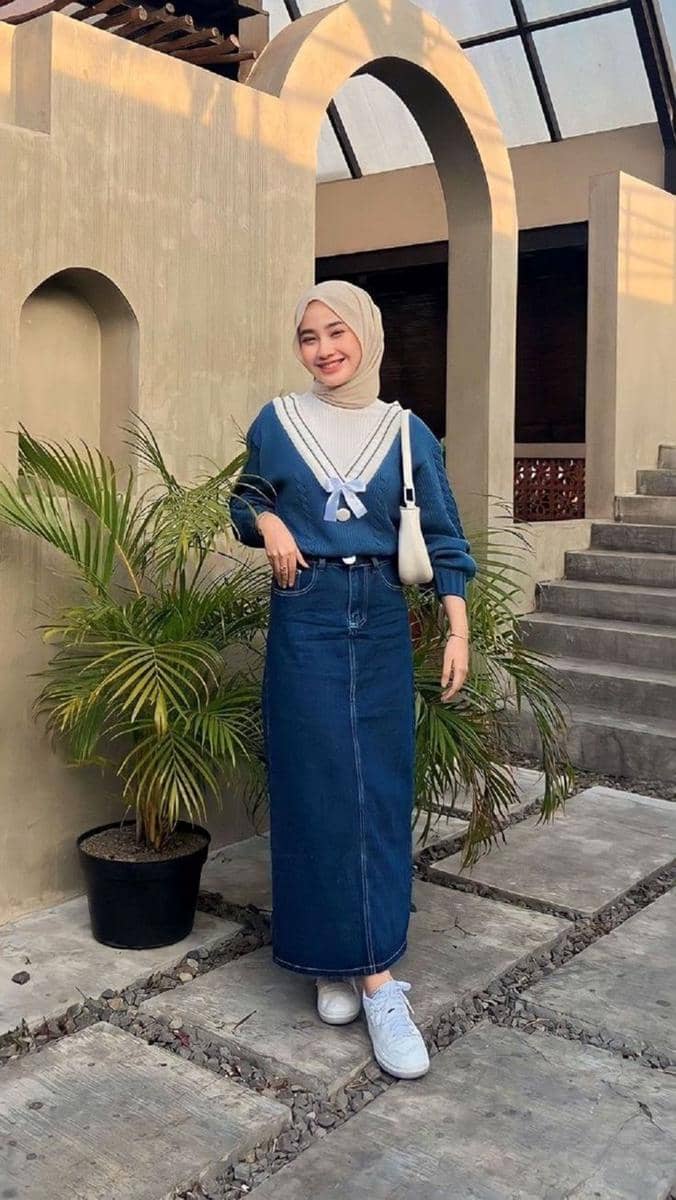 Rok Span Jeans dan Atasan Sailor 