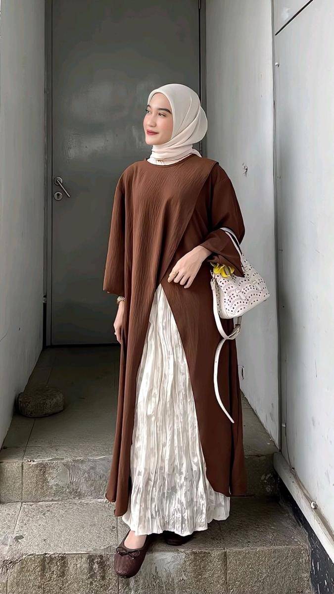 Tunik coklat dan rok crinkle