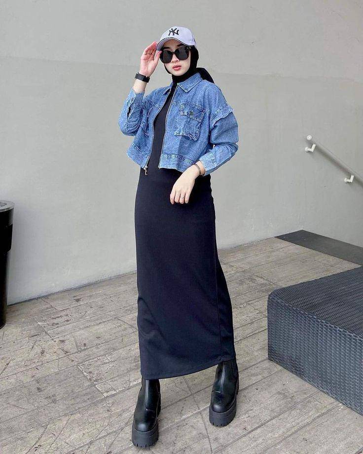 6 Ide OOTD Rok Span Hijab Hitam, Simpel tapi Stylish