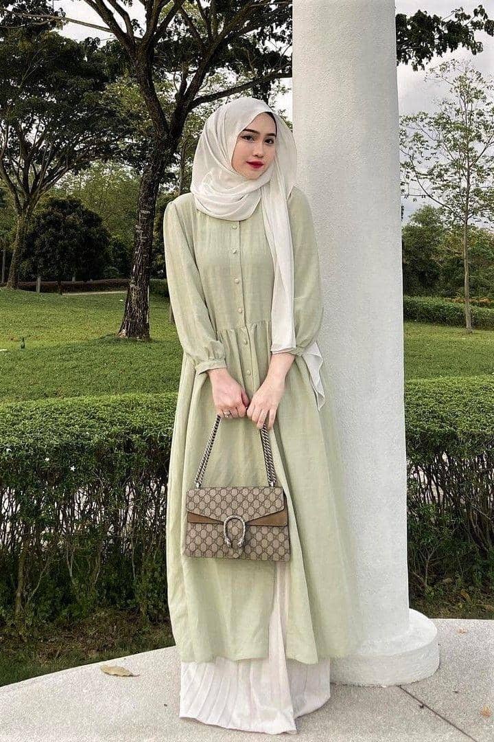Tunik sage dan rok plisket 