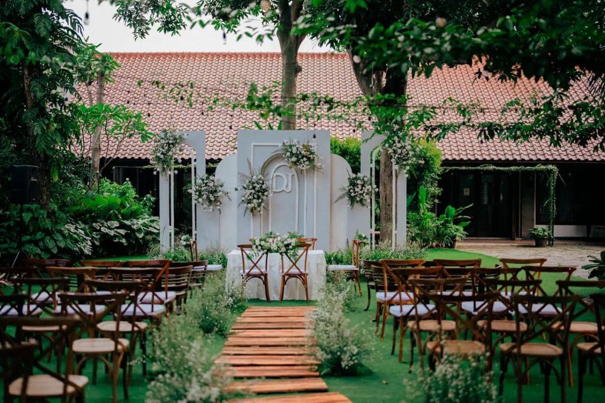 dekorasi pernikahan simple modern