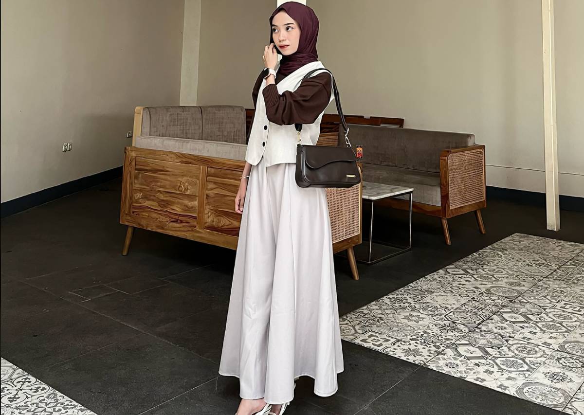 7 Inspirasi OOTD Warna Coklat Mahogany, Stylish dan Elegan
