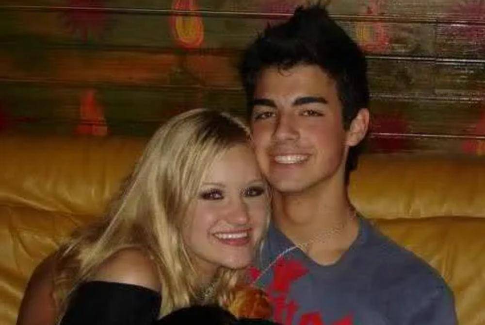 joe-jonas-aj-michalka.jpg