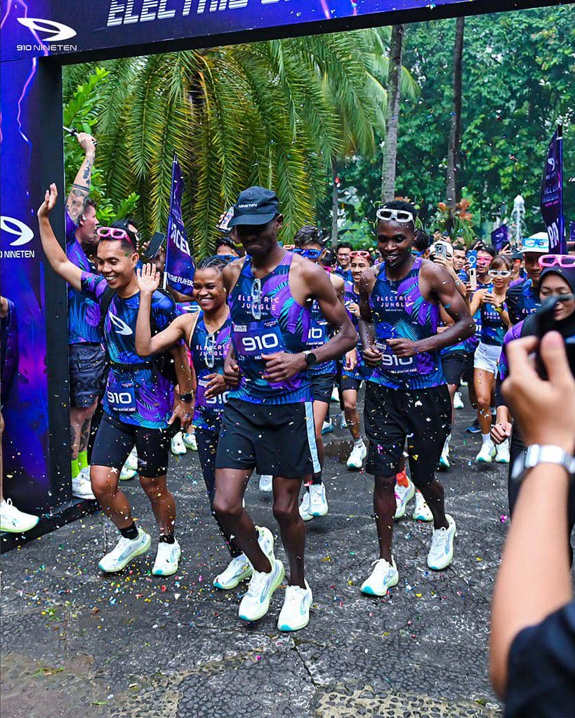 Before diving into the Electric Jungle experience at our Fall Winter 2025 Trade Show, we kicked off the day with a refreshing morning fun run   With our special guests, 910Nineten athletes, and some amazing (2).jpg