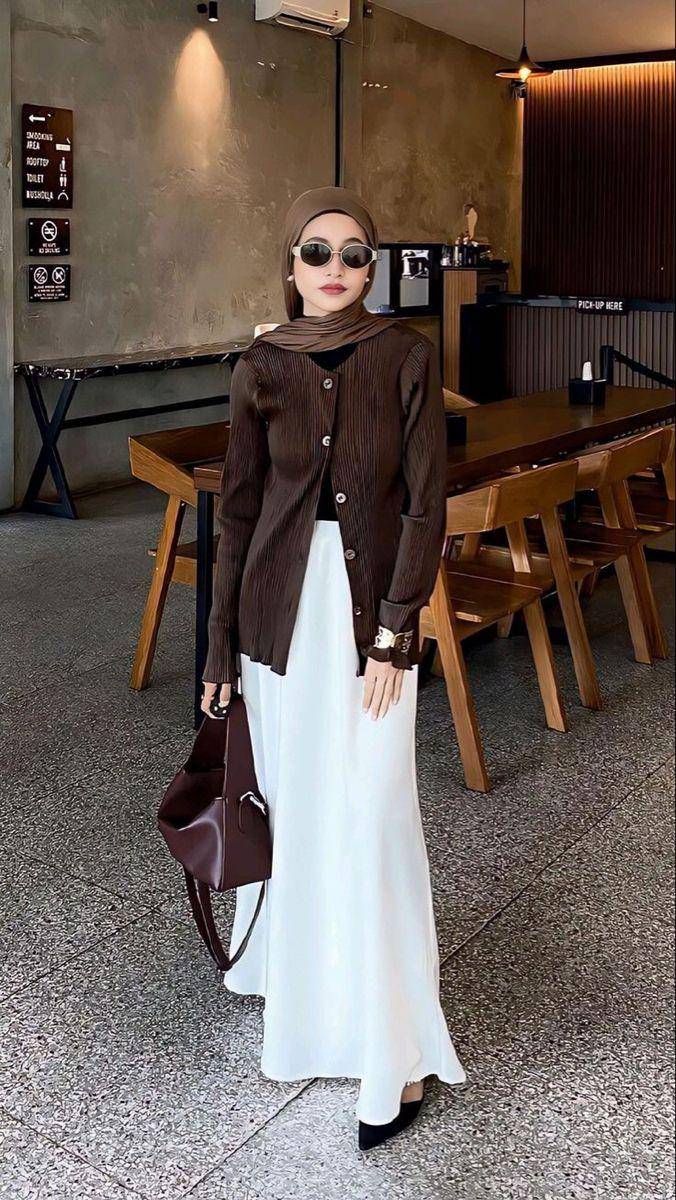 Rok Silk dan Kemeja Coklat Mahogany