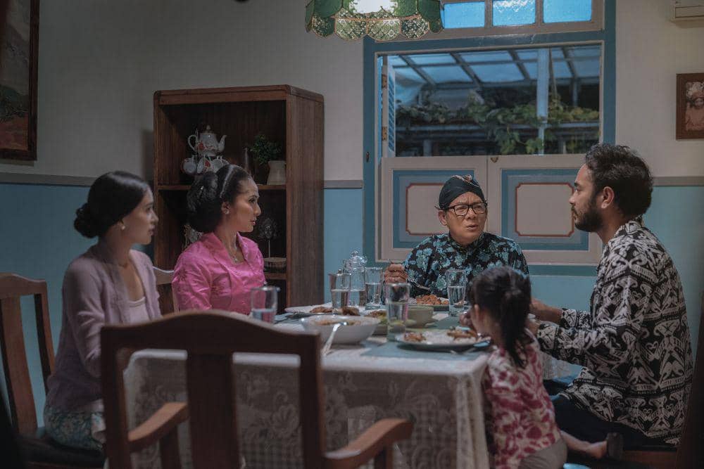 Still cut serial Netflix 'Losmen Bu Broto: The Series'