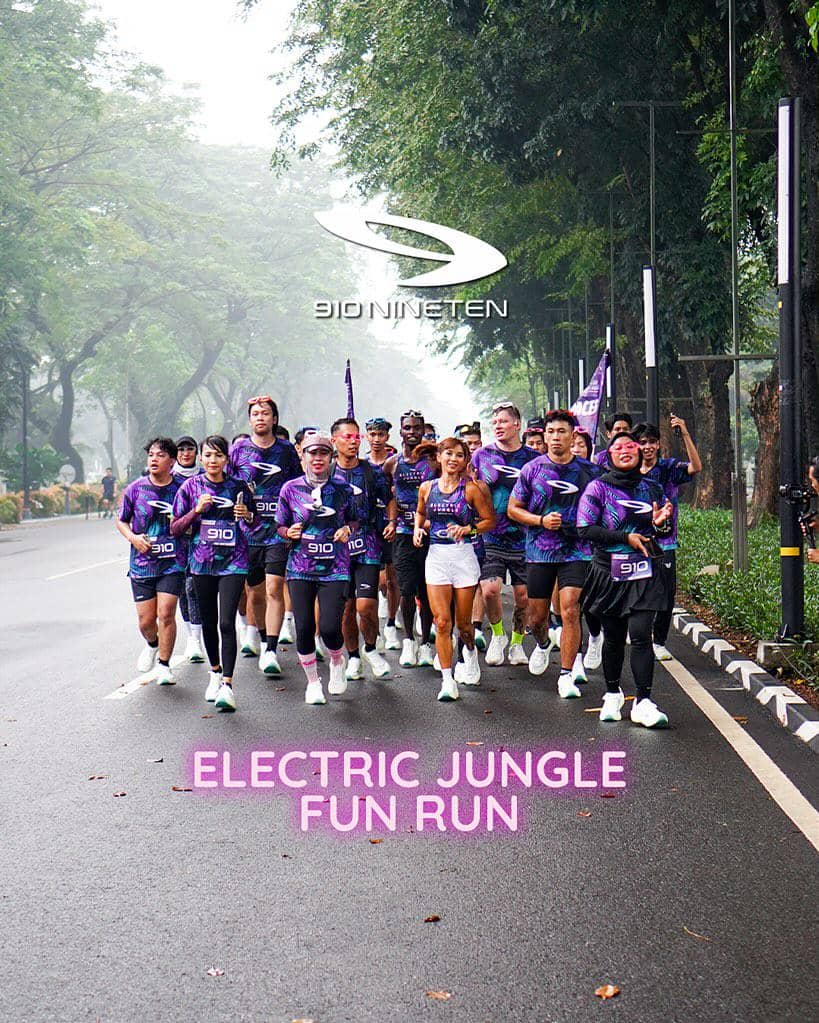 Before diving into the Electric Jungle experience at our Fall Winter 2025 Trade Show, we kicked off the day with a refreshing morning fun run   With our special guests, 910Nineten athletes, and some amazing (1).jpg