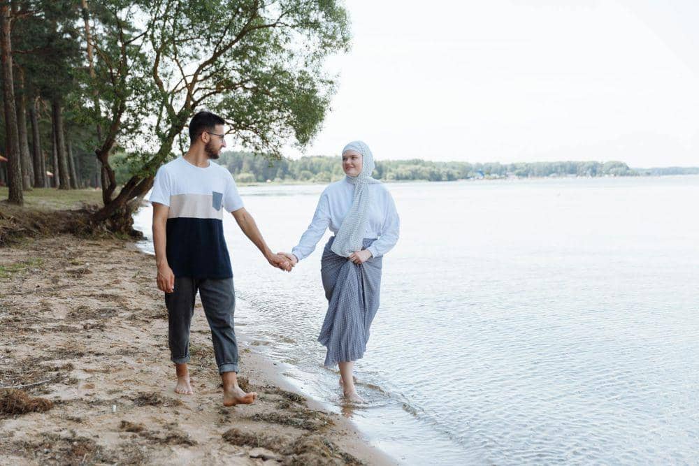 ilustrasi pasangan muslim romantis (pexels.com/Thirdman)