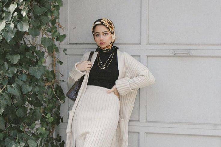 6 OOTD Rok Span Plisket Putih yang Simpel dan Chic