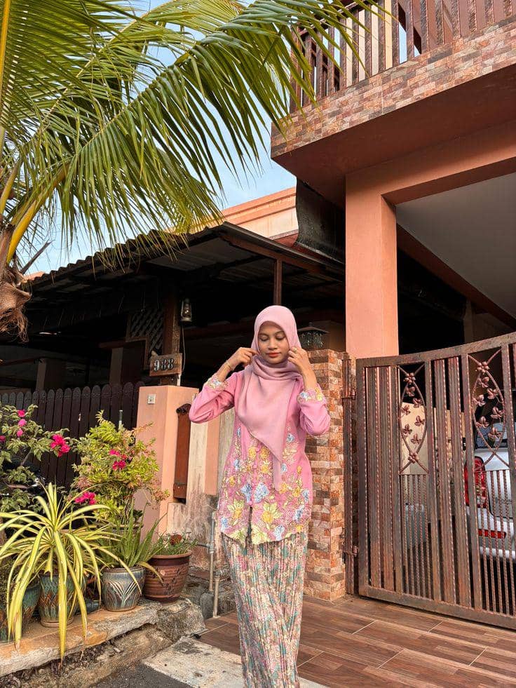 OOTD rok plisket kebaya pink