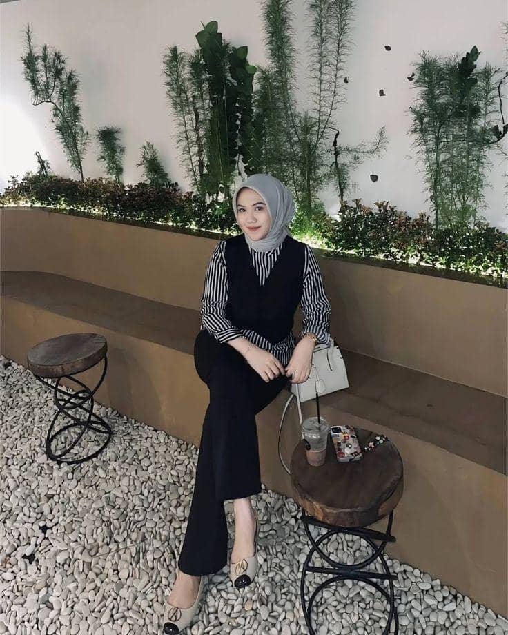 OOTD vest hitam hijab