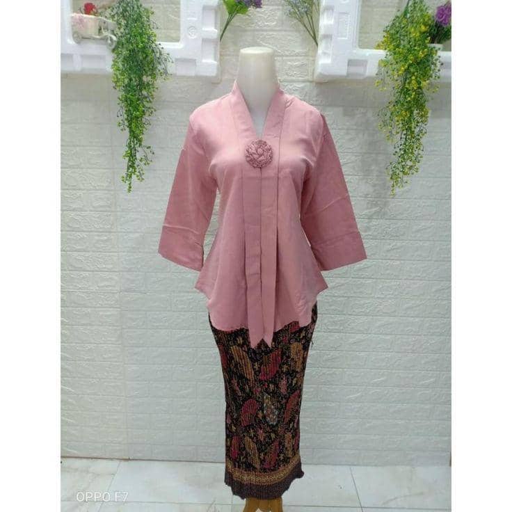 OOTD rok plisket kebaya pink