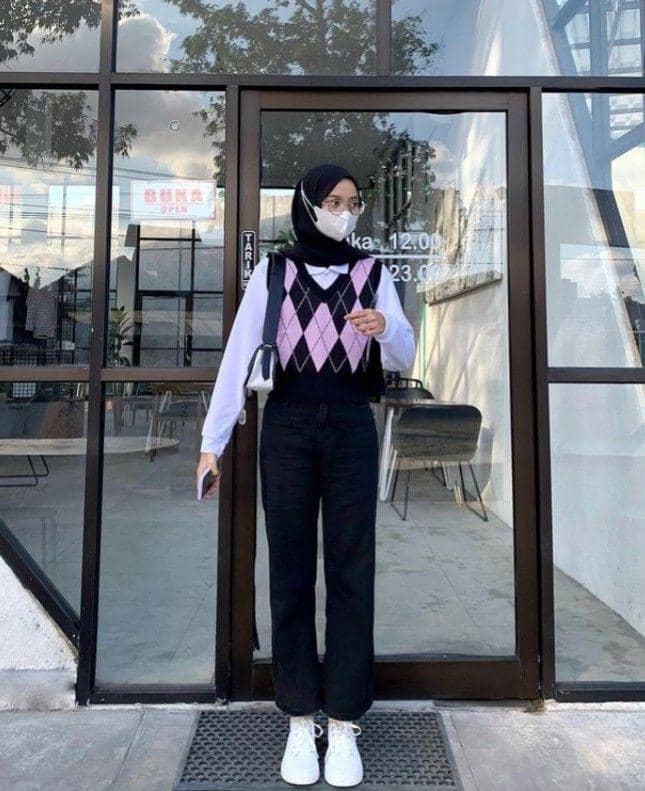 OOTD vest hitam hijab