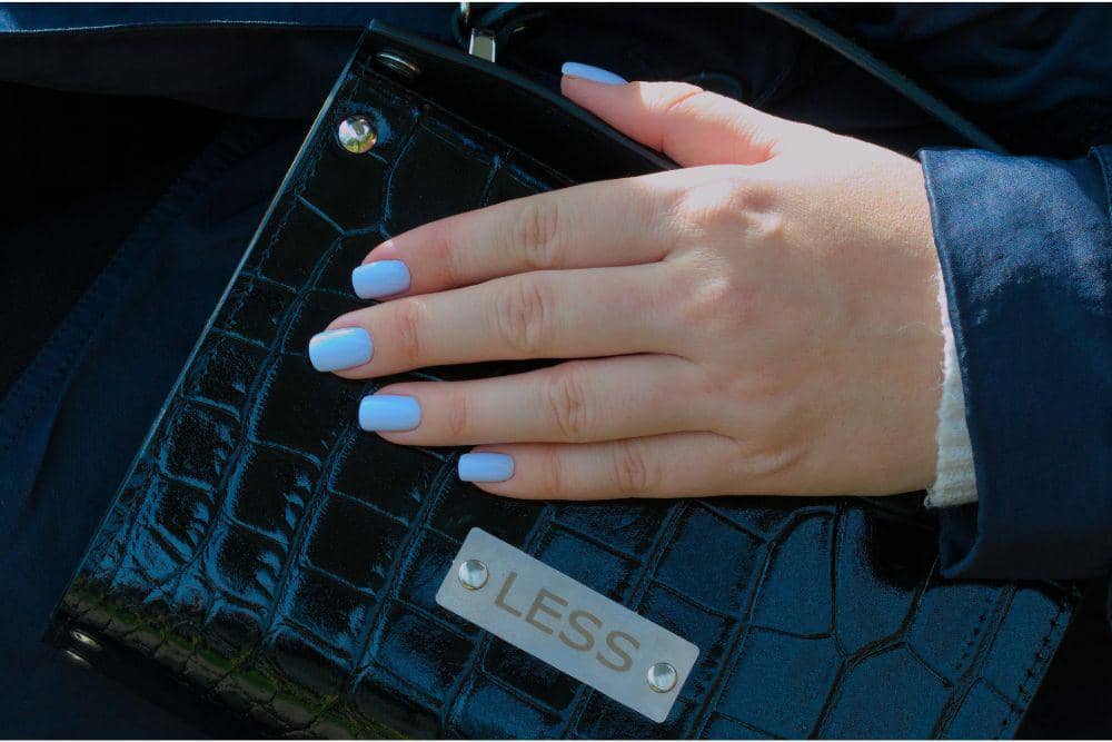 ilustrasi nail art baby blue