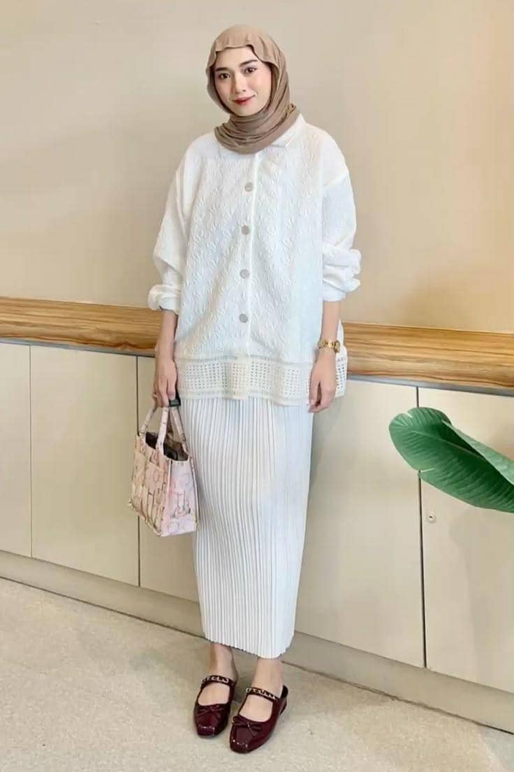 OOTD rok span plisket putih